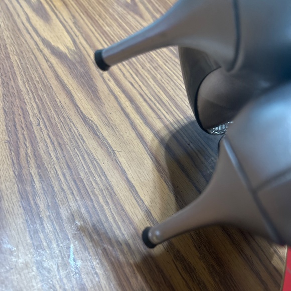 Stuart Whitman silver lace shoes with rhinestones - Picture 6 of 11